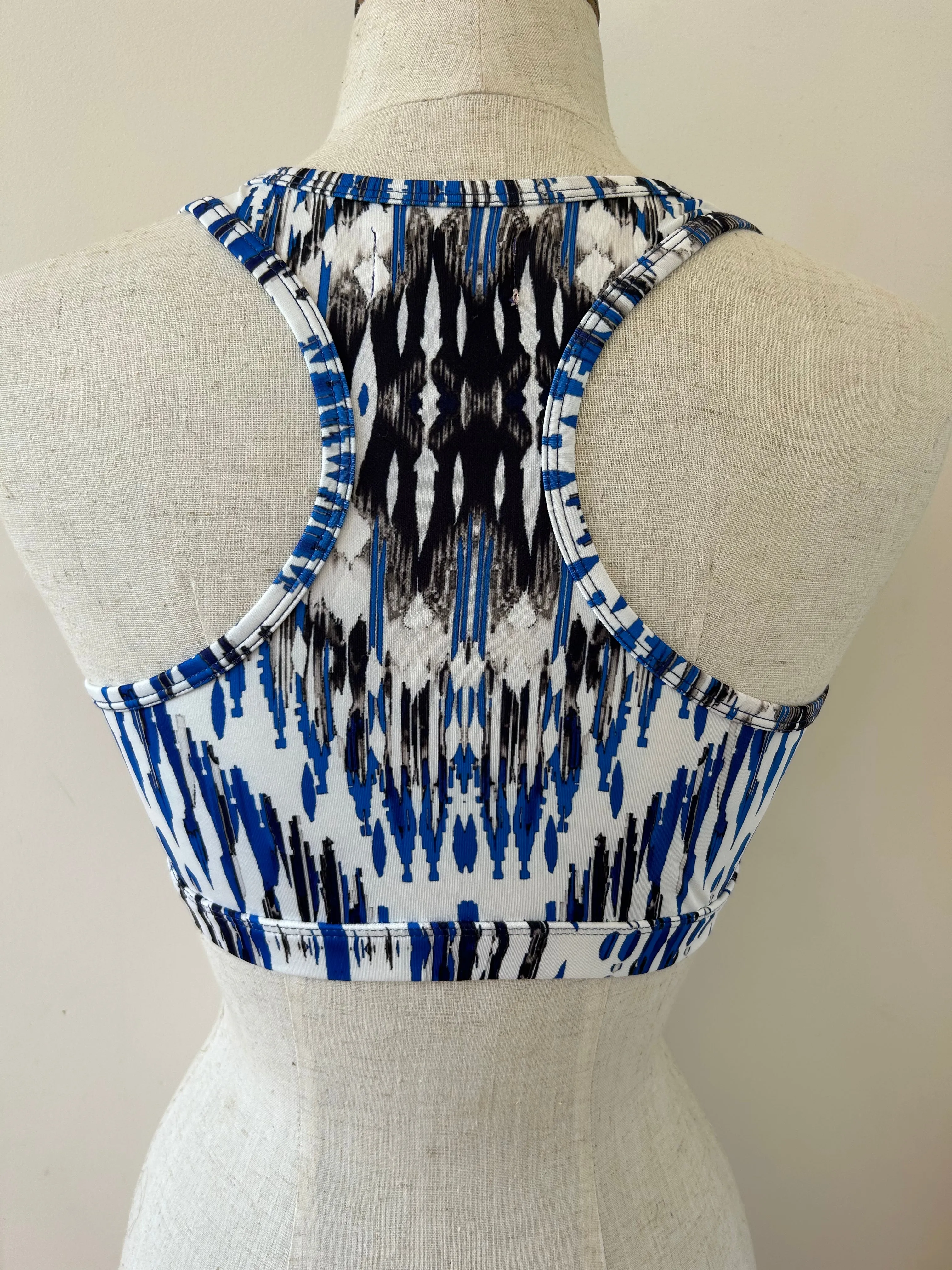 Cropped racer back top gypsy white